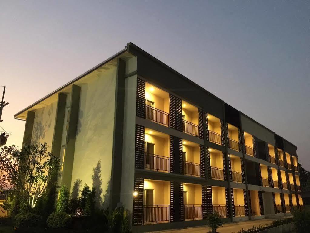 Oyo 306 Paradise Park Laemchabang Си Рача Екстериор снимка